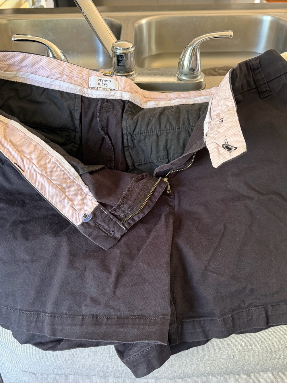 crown & ivy Black Men's Flat Front Chino Shorts